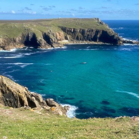 2 Bedroom Cottage Sleeps 4 With Hot-Tub, & Shared Pool Use Sennen Exterior photo