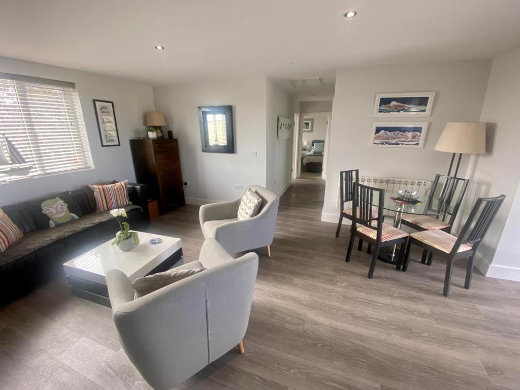 2 Bedroom Cottage Sleeps 4 With Hot-Tub, & Shared Pool Use Sennen Exterior photo