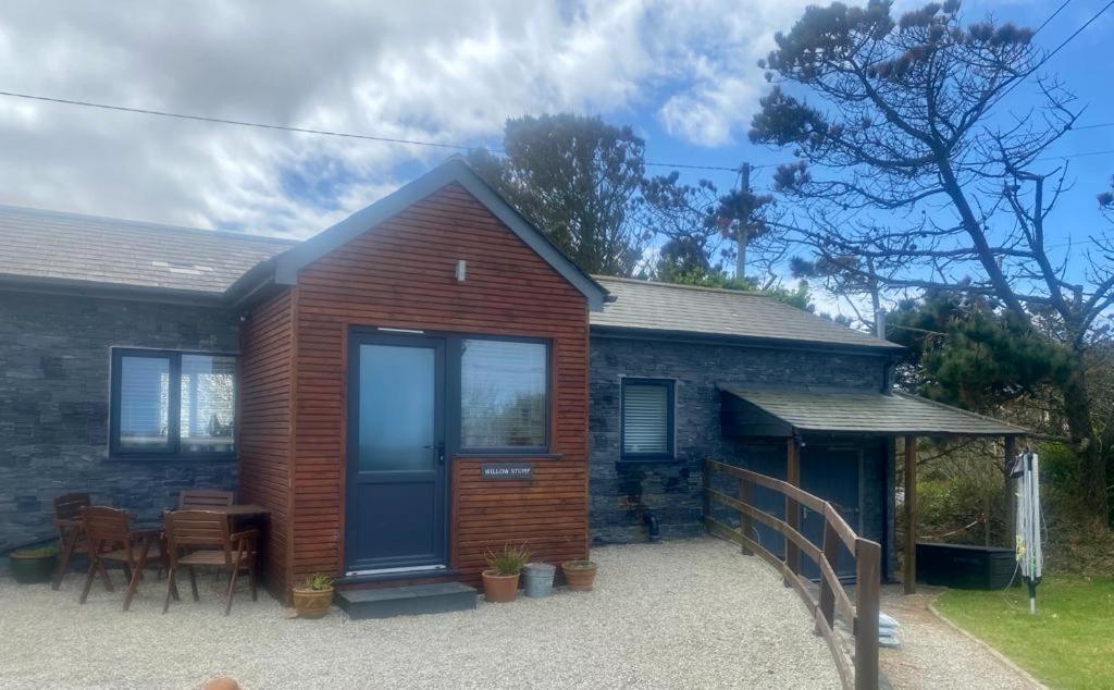 2 Bedroom Cottage Sleeps 4 With Hot-Tub, & Shared Pool Use Sennen Exterior photo