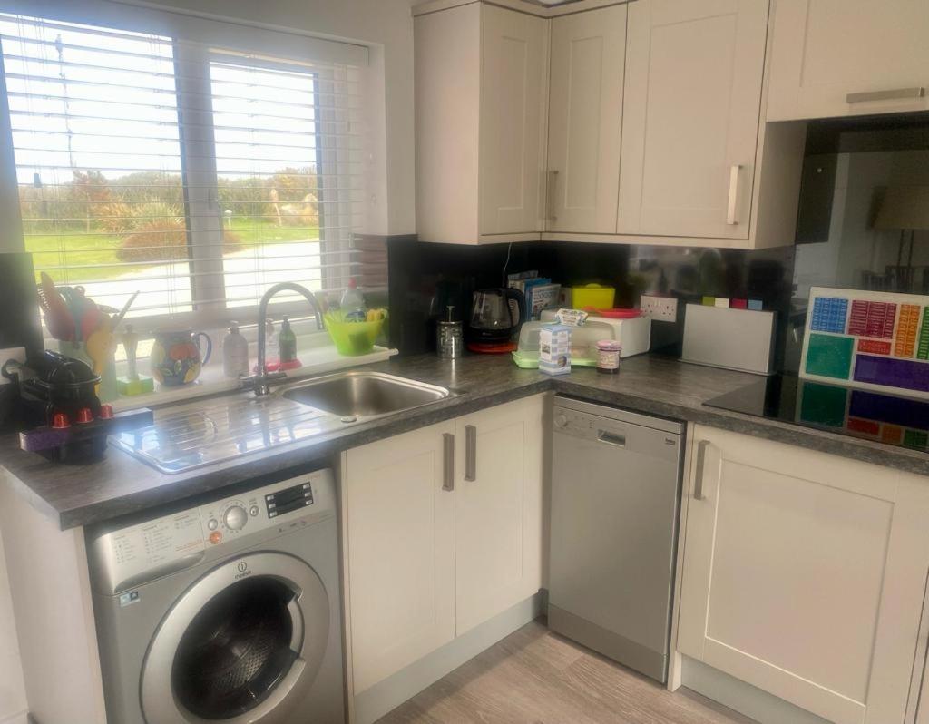 2 Bedroom Cottage Sleeps 4 With Hot-Tub, & Shared Pool Use Sennen Exterior photo