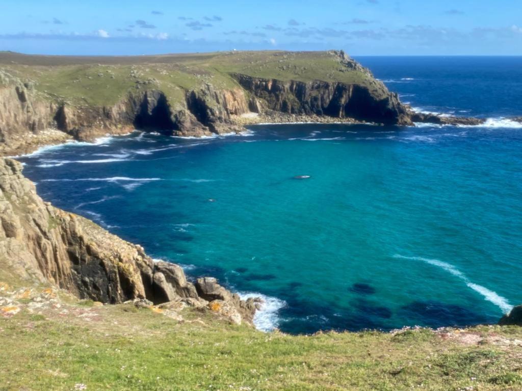 2 Bedroom Cottage Sleeps 4 With Hot-Tub, & Shared Pool Use Sennen Exterior photo