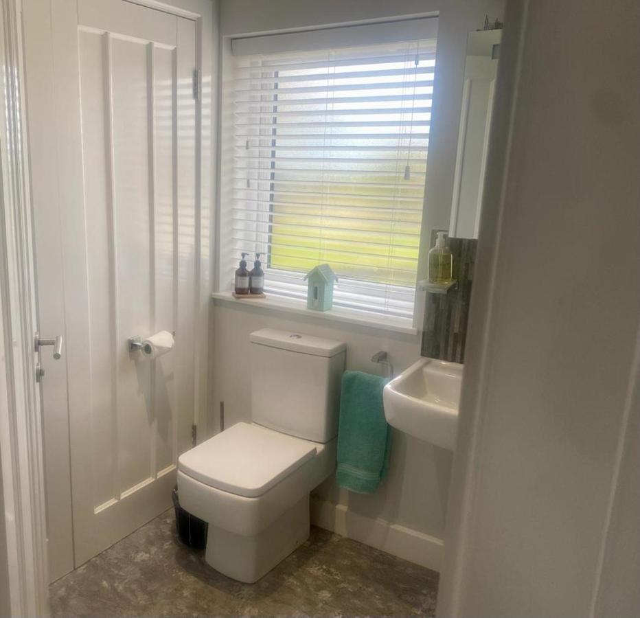 2 Bedroom Cottage Sleeps 4 With Hot-Tub, & Shared Pool Use Sennen Exterior photo